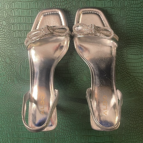 Aldo Cindie silver slingback sandals with silver rhinestone bow and kitten heel - Picture 7 of 8